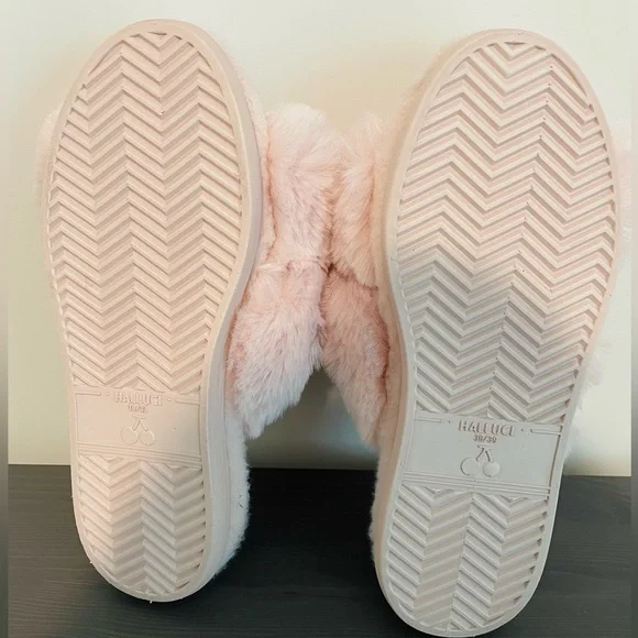 Soft Plush Cozy House Slippers - Picture 2 of 7